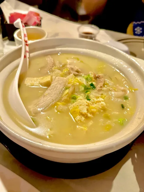 Traveled Far and Wide for Chicago’s Flaky, Crispy Scallion Pancake 🥹