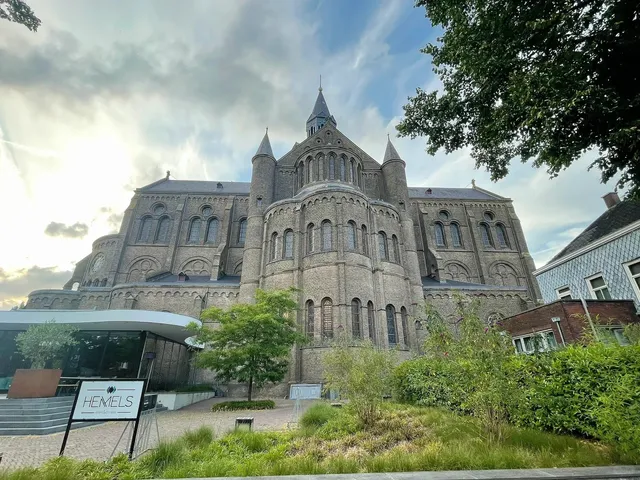Discovering 's-Hertogenbosch: The Hidden Gem of the Netherlands 🇳🇱✨