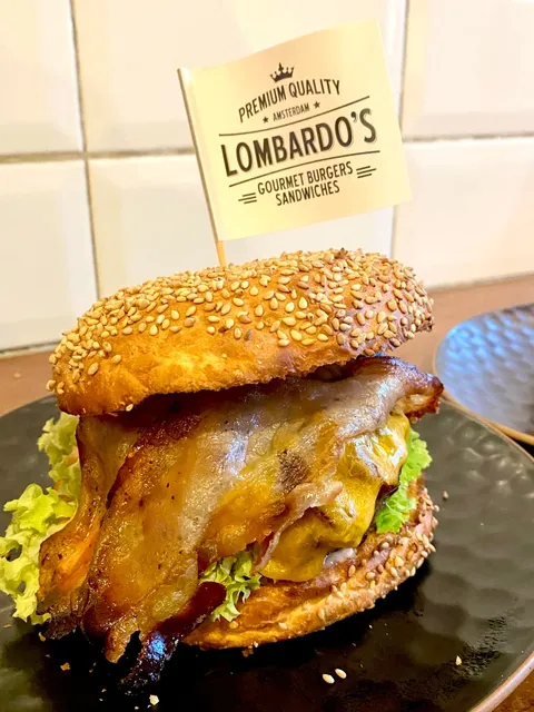 Amsterdam Eats | Whose Life Burger at Lombardo's 🍔
