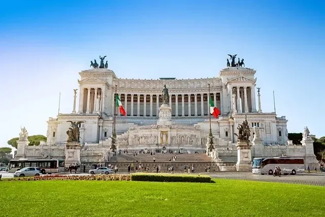 Rome | Piazza Venezia Must-Visit