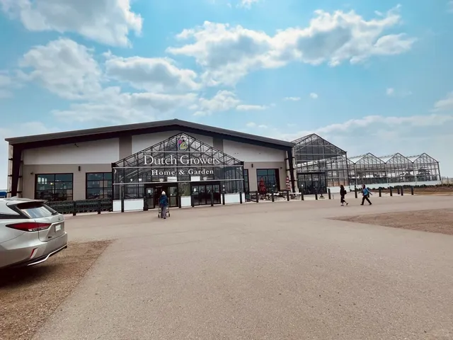 🌬️🌸 Regina’s Gardening Paradise: