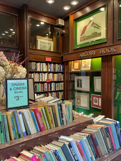 📜 A Collection of Independent Bookstores in New York