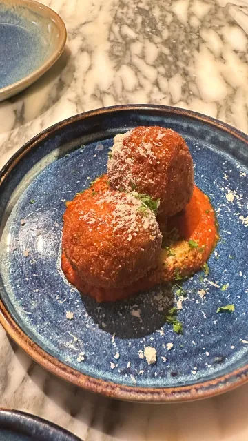 Delicious Food & Exceptional Service! 🌉🍽️✨