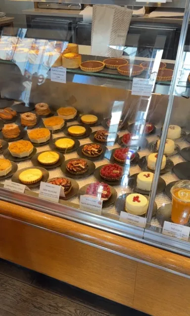 A Must-Try at Luxembourg Garden! French Sweets Save the World 🌟