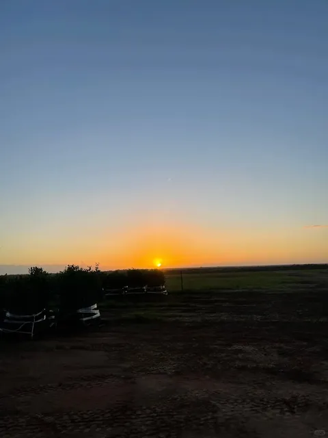 Breathtaking Sunsets & Leisurely Strolls in Bundaberg!🌅✨