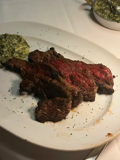 An Ultra-Niche Steakhouse in Beverly Hills 🍽️✨