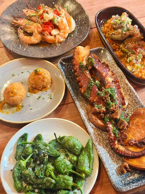 🇬🇧 Lobos: London's Go-To Spot for Mind-Blowing Spanish Tapas! 🐙🔥