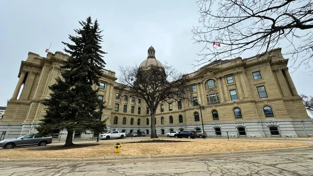 Visiting the Alberta Legislature Building in Edmonton 🚗🏞😃