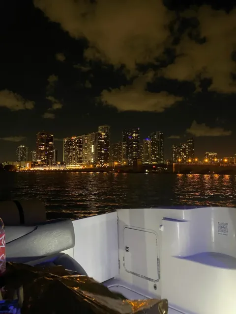 Boat Tour in Miami – Unforgettable! ⛵🌊