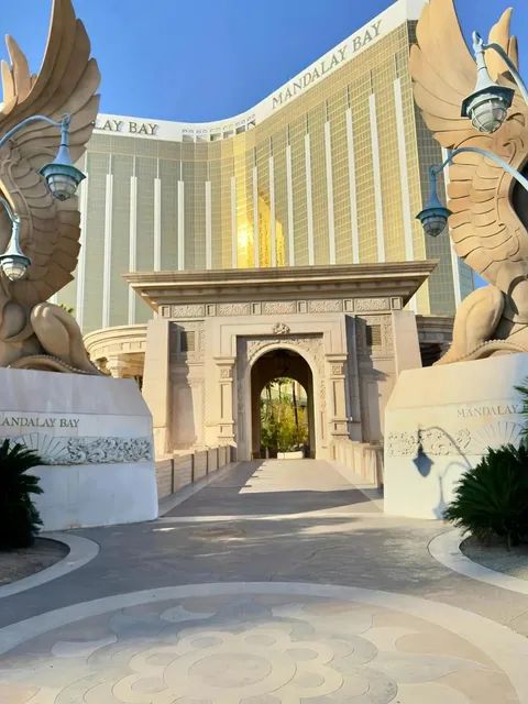 These Las Vegas Hotels Have a Perfect View of the Sphere 🌐✨