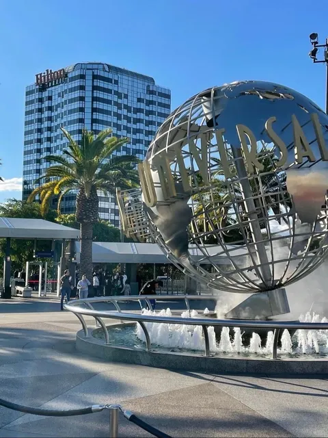 ✨ Anyone going to Los Angeles?🏨 Includes breakfast for two!