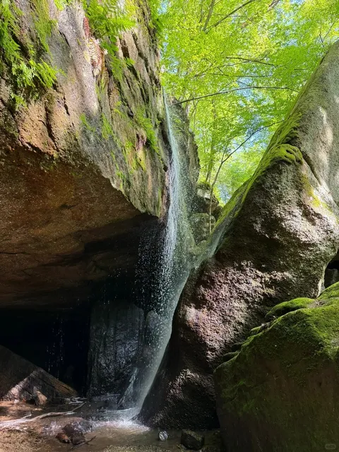 Hidden Gems & Rugged Cliffs: Nelson-Kennedy Ledges State Park 🌲⛰️