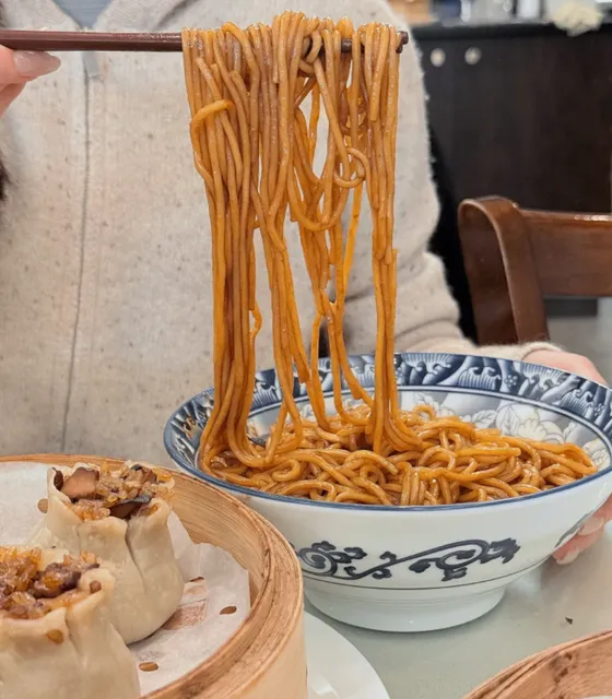 Vancouver Foodie Alert | This Shanghainese Restaurant Hits DIFFERENT