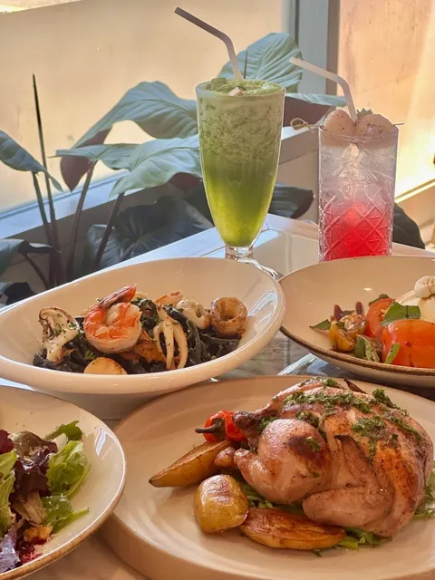 🇨🇦 Toronto’s RH Brunch King – Always Packed! 👑🍳