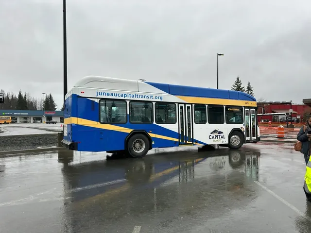 Juneau DIY Tour: Visiting Mendenhall Glacier in the Rain 🌧️🏔️