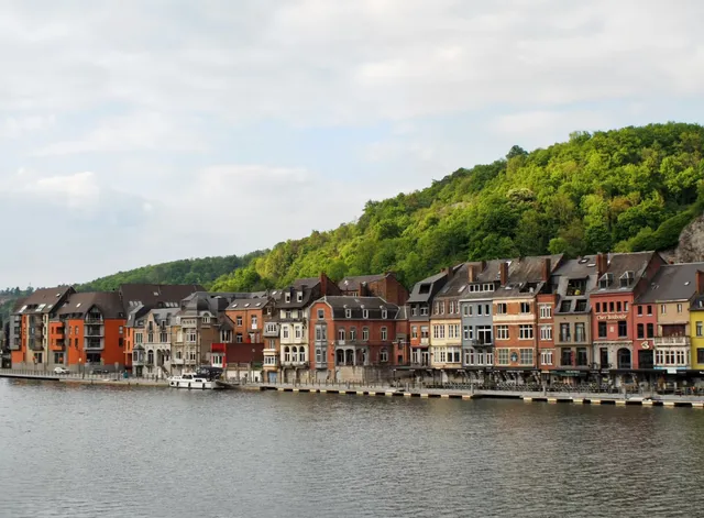 Dinant, a Symphony of Notes and Gunsmoke 🎷 