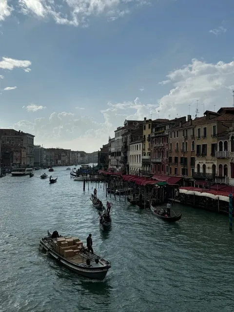 🇮🇹 Venice Gondola Ride: The Shocking Truth! 💦💩