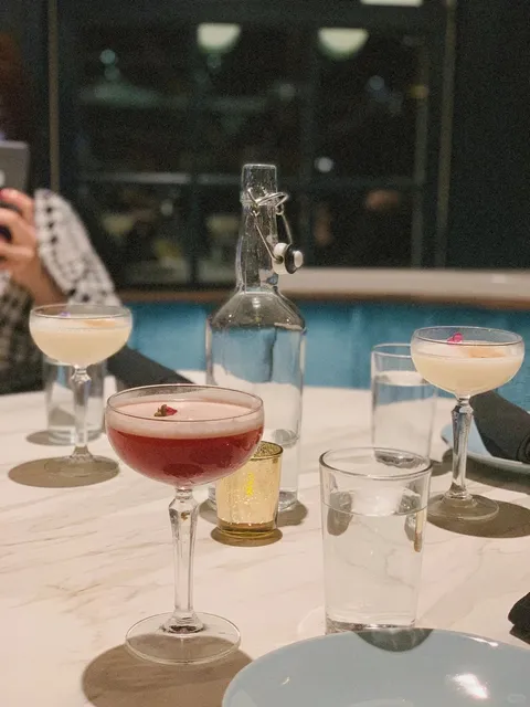  Atlanta Review｜Falling Rabbit 🍸🐇