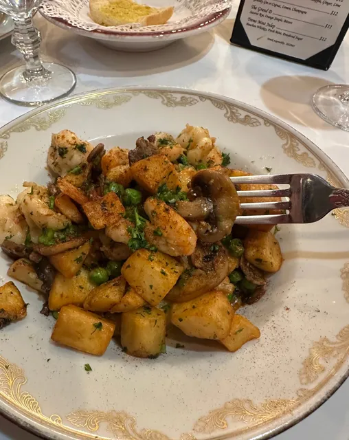 New Orleans' Established Family-Style Restaurant 