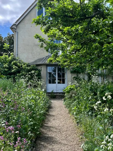 London Surroundings | A Summer Stay in Charleston 🏡🎨