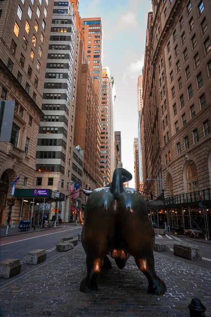 🐂💰Wall Street's Charging Bull & NYSE: Where Finance Meets Legend