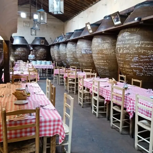 Exploring Hidden Gems Near Madrid with Friends｜Chinchón + Cuenca