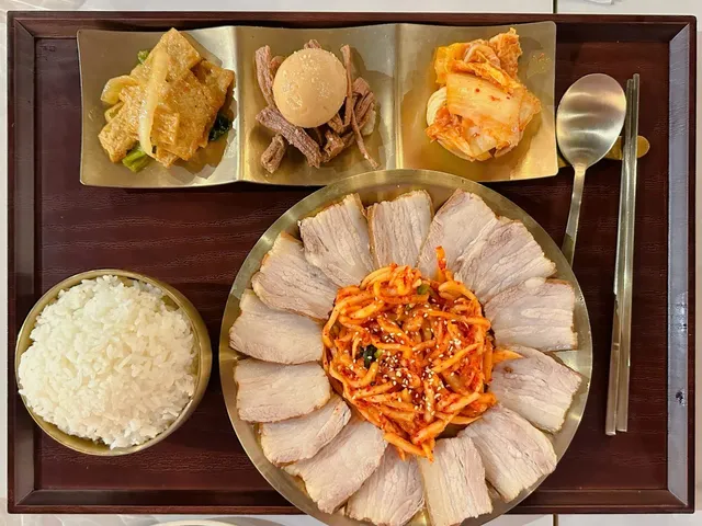 🇨🇦 Waterloo’s BBQ Chicken—king of fried chicken, and their Korean 