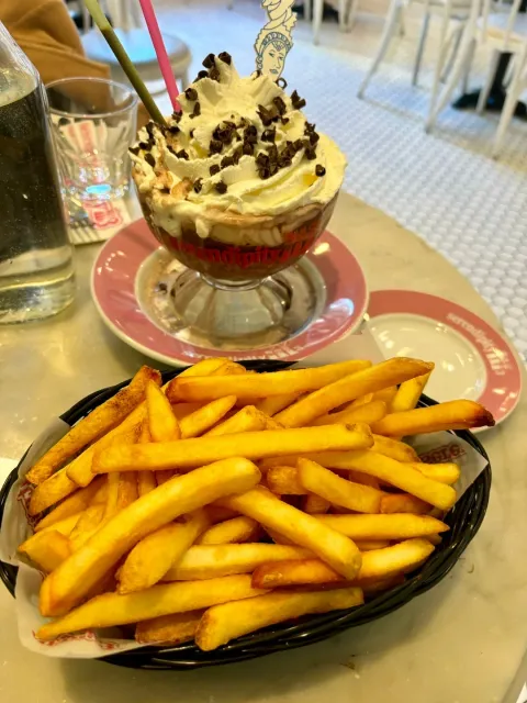 🌟 Don’t Miss Visiting Serendipity 3! 🍫✨