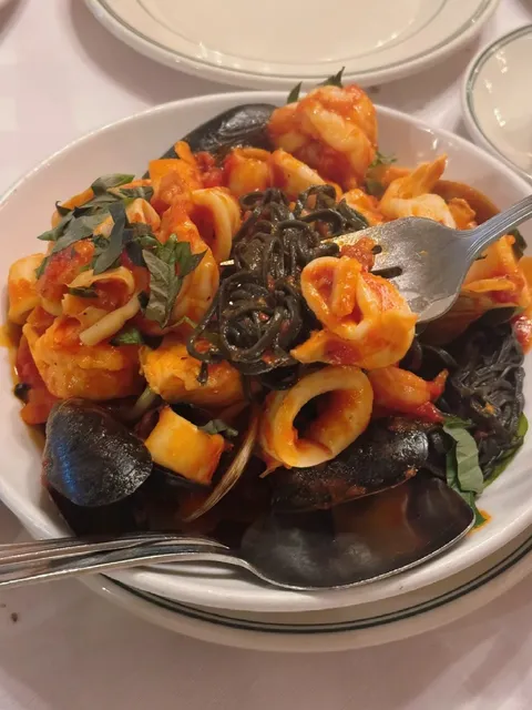 Tony’s Di Napoli | NYC’s Hidden Gem for Massive Seafood Pasta 🦞🍝