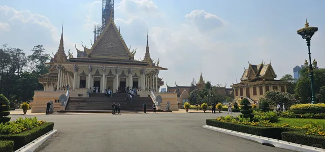 Phnom Penh Travel Rant: Visa Woes & Mixed Experiences 💸