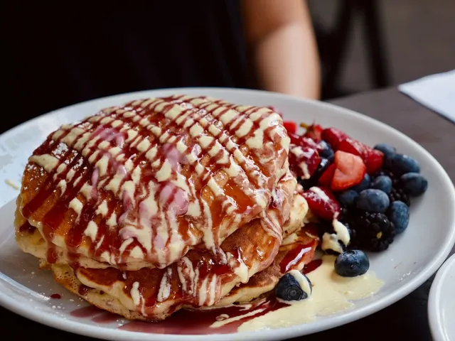 Chicago Must-Eat 🥞 Wildberry Pancakes & Cafe