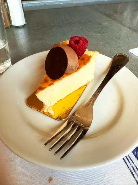 🇺🇸 Milwaukee’s Cozy French Café – A Sweet Hidden Gem! 🥐🍮