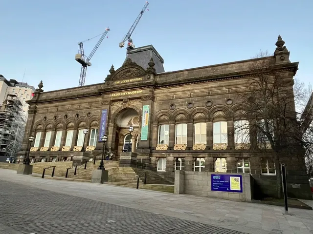 🇬🇧 Ultimate Leeds Day Trip Guide! 🚶♀️✨