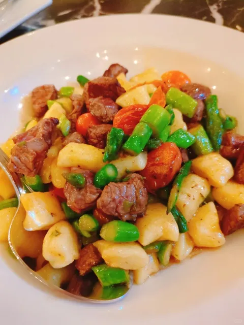 Aspen Food Guide 🍽️⛷️ – Where to Eat After a Week of Skiing!