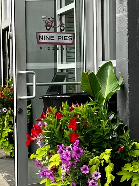 A Lovely Little Stop for a Casual Lunch & Beer – Kid-Friendly Too! 🍕