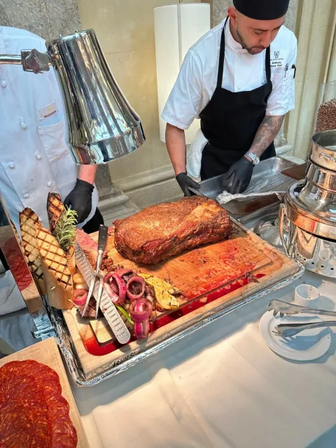 A Beautiful Bottomless Brunch to Start the New Year! 🥂✨