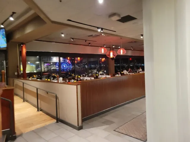 Fresh Seafood at Ivar's! 🦪