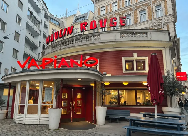 ​​Vienna's Vapiano | Fresh Italian Pasta & Pizza with a View​​ 🇦🇹🍝