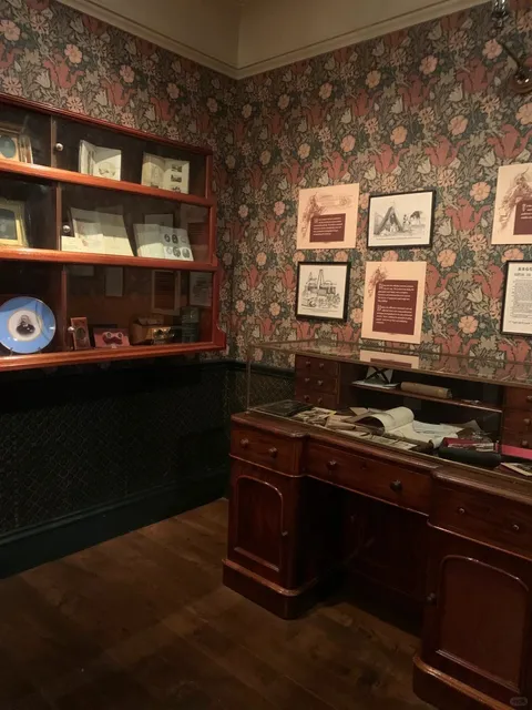 🇬🇧 Day Trip from Leeds → Bradford Adventure! 