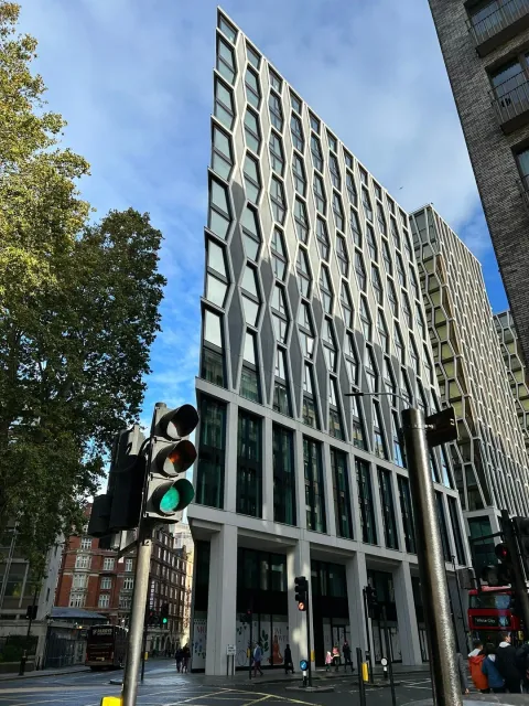 A Truly Successful First Experience in London! 🏨