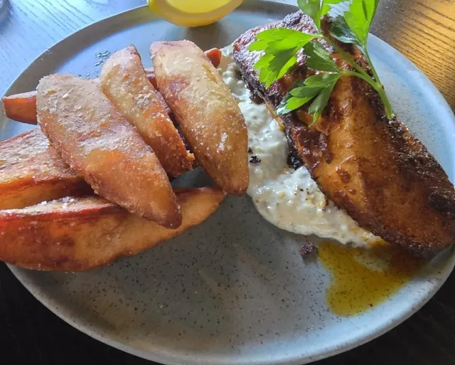 🍷 Altera Minneapolis | A Modern, Intimate Wine Bar