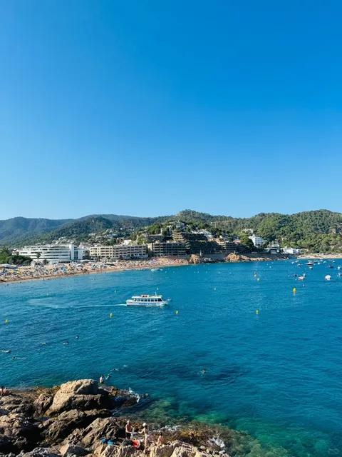 🇪🇸 Barcelona’s Hidden Gem: Tossa de Mar’s "Jellyfish Sea" 🌊💎
