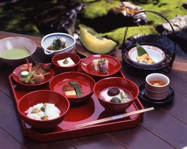🍁 Kyoto's Hidden Gem for Maple Leaf Viewing: Tōfuku-ji Shigetsu 🍽️