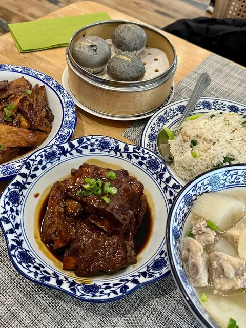 This Shanghainese restaurant in New York is just bursting with flavor!