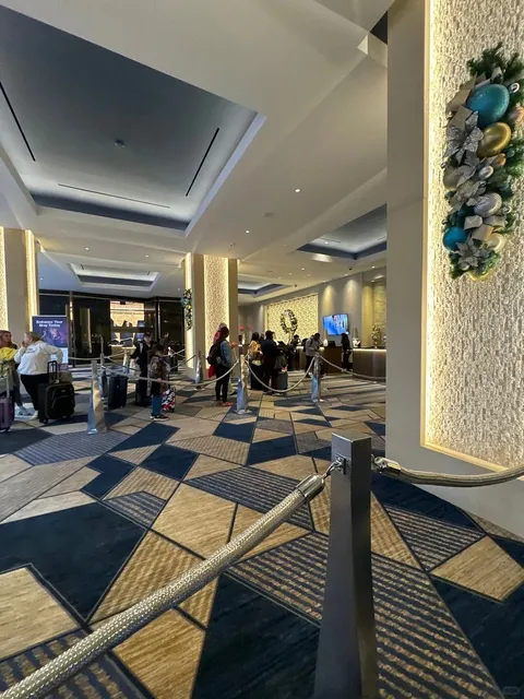 Staying in Las Vegas... I Found My Dream Budget Hotel! 🎰