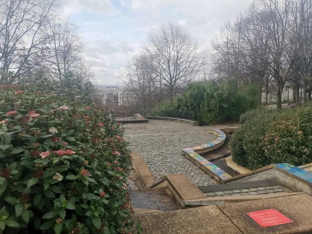 Paris' Hidden Gem: Belleville Park, the Secret Garden of Chinatown 🌸