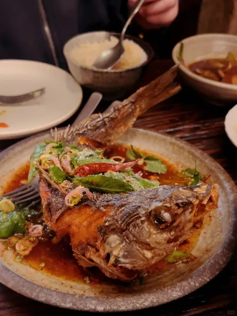 🇬🇧 Som Saa's Fried Seabass in London is the Ultimate Thai Delight
