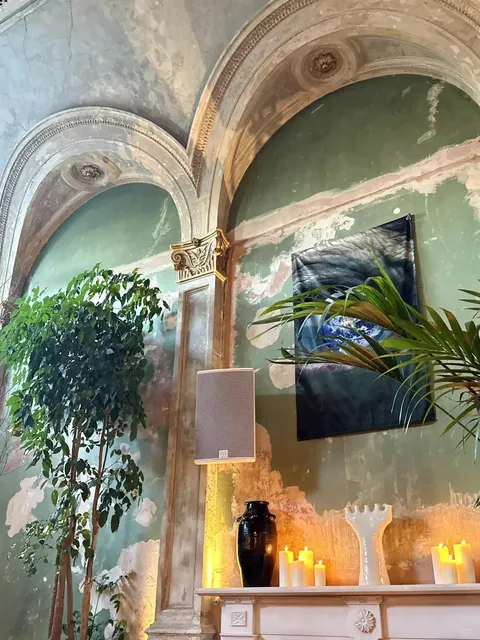 To be honest, this art restaurant   is just too romantic and delicious