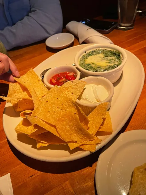 Houston’s | Classic American Restaurant in Pasadena