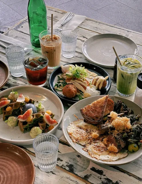 Gold Coast Food Guide 🍴 | Where to Eat & What to Skip!